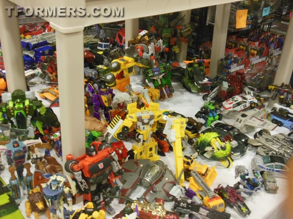 BotCon 2013   The Transformers Convention Dealer Room Image Gallery   OVER 500 Images  (295 of 582)